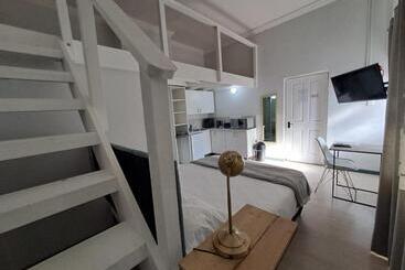 پانسیون Aircommodation Guesthouse