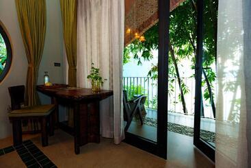 استراحتگاه Maida Lodge