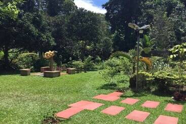호스텔 Camiguin Lanzones Resort