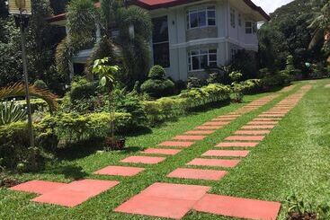 호스텔 Camiguin Lanzones Resort