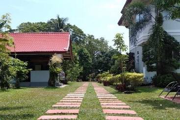 هاستل Camiguin Lanzones Resort