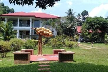 호스텔 Camiguin Lanzones Resort