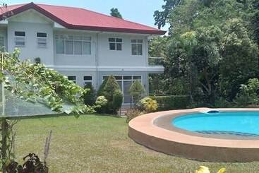 호스텔 Camiguin Lanzones Resort