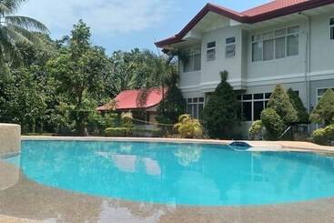 هاستل Camiguin Lanzones Resort