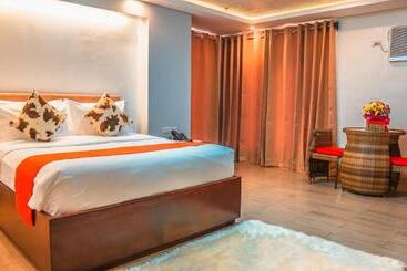 Aya Hotel & Residences