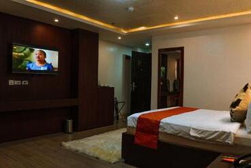 Aya Hotel & Residences