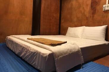 هتل Bee Lucky Homestay Cat Ba Island