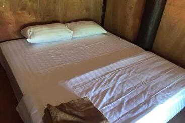 هتل Bee Lucky Homestay Cat Ba Island