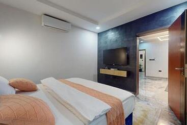 Yanna Apartment By Khaliques