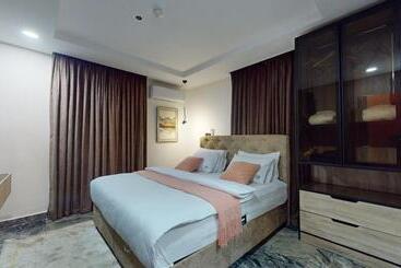 Yanna Apartment By Khaliques