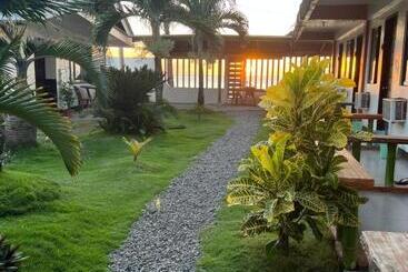 پانسیون Jancas Vacation Home Camiguin Couple Room 1