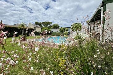 پانسیون Whistlewood Guesthouse Walmer, Port Eizabeth