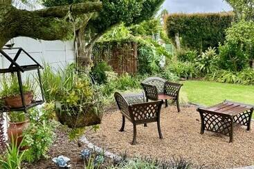 پانسیون Whistlewood Guesthouse Walmer, Port Eizabeth