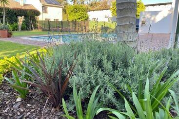 پانسیون Whistlewood Guesthouse Walmer, Port Eizabeth