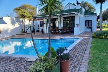 پانسیون Whistlewood Guesthouse Walmer, Port Eizabeth