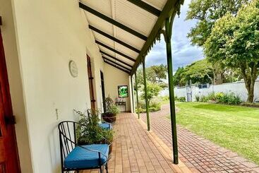 پانسیون Whistlewood Guesthouse Walmer, Port Eizabeth