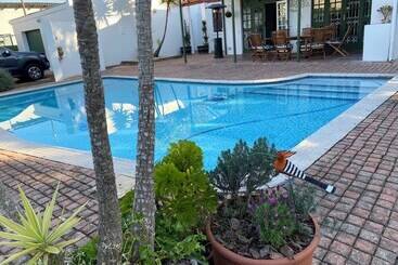 پانسیون Whistlewood Guesthouse Walmer, Port Eizabeth
