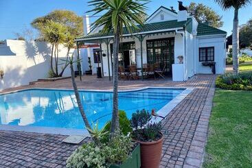 پانسیون Whistlewood Guesthouse Walmer, Port Eizabeth