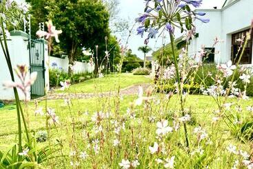 پانسیون Whistlewood Guesthouse Walmer, Port Eizabeth
