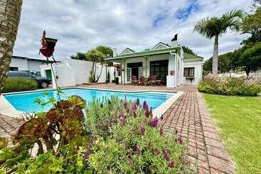 پانسیون Whistlewood Guesthouse Walmer, Port Eizabeth