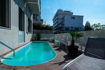هتل Daniel Apartments