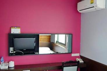 هتل At One Inn Hualamphong