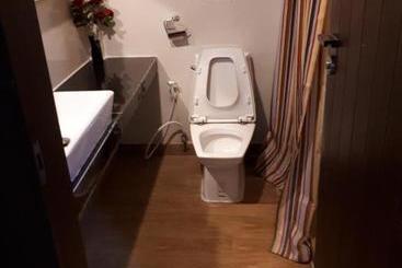 هتل At One Inn Hualamphong