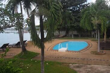 هتل Blu' Beach Bungalows