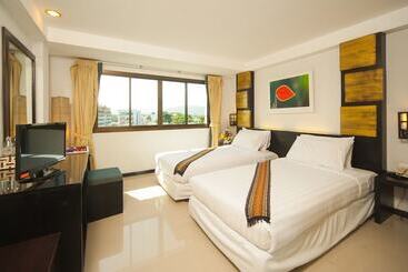 هتل Crystal Inn Phuket