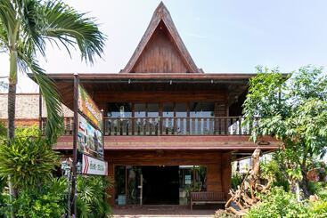 هتل Deeden Pattaya Resort