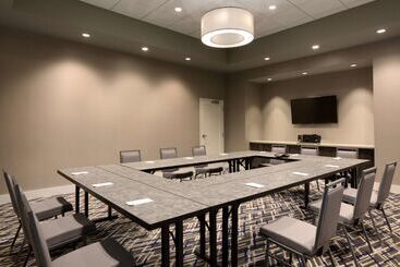 هتل Embassy Suites By Hilton Kansas City Olathe