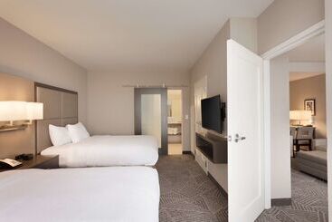 هتل Embassy Suites By Hilton Kansas City Olathe