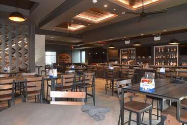 هتل Embassy Suites By Hilton Kansas City Olathe