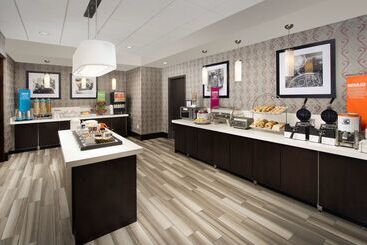 هتل Hampton Inn By Hilton Hattiesburg