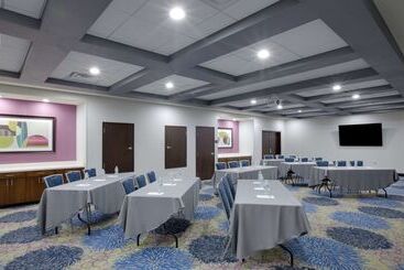 هتل Hampton Inn & Suites Tylersouth
