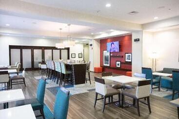 هتل Hampton Inn Toledo/oregon