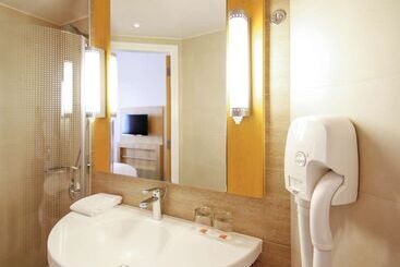 هتل Ibis One Central   World Trade Centre Dubai