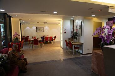 هتل Lovespring House