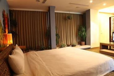 هتل Lovespring House