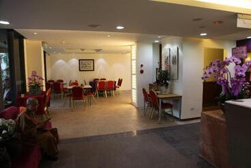 هتل Lovespring House