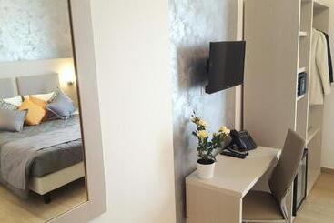 هتل Luxor Florence