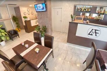 هتل Luxor Florence