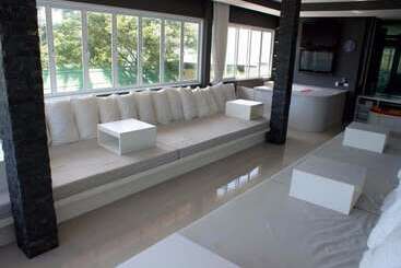 هتل Marina Residence