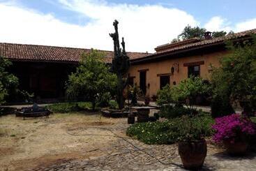 هتل Meson De San Antonio