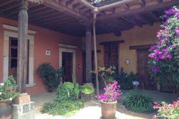 هتل Meson De San Antonio