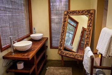 هتل Naara Ecolodge & Spa
