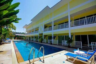 هتل Phuket Airport Sonwa Resort