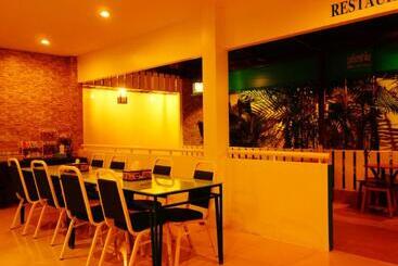هتل Phuket Airport Sonwa Resort