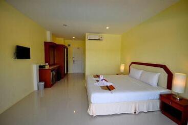 هتل Phuket Airport Sonwa Resort