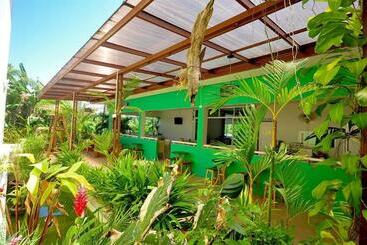 هتل Phuket Airport Sonwa Resort